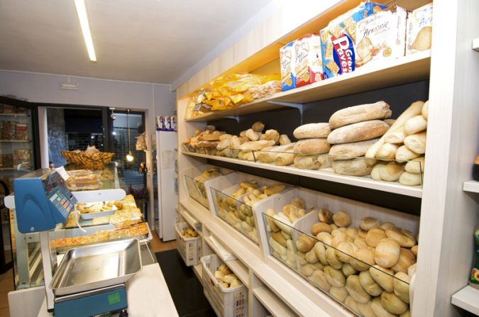 arredamento negozi panetteria borgosesia (16)